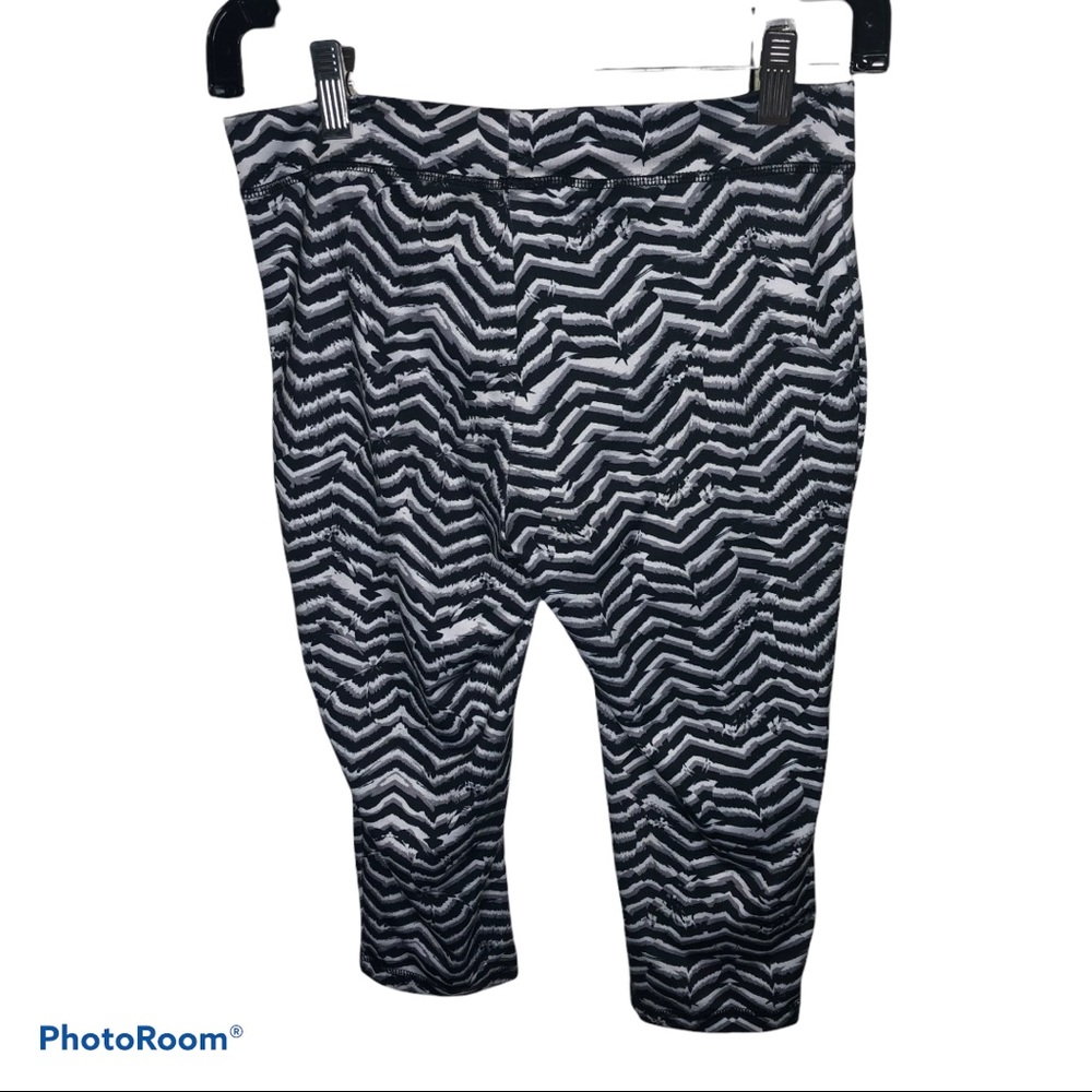 cropped leggings zebra print Soffe workout pants size medium